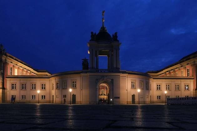 10.09.2024, Potsdam - Brandenburg - Deutschland. Blick auf den Landtag bei Nacht. *** 10 09 2024, Potsdam Brandenburg Germany View of the state parliament at night