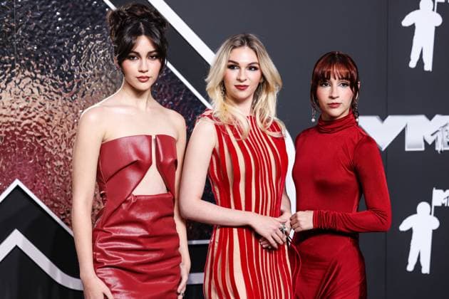 2024 MTV Video Music Awards - Arrivals ELMONT, NEW YORK, USA - SEPTEMBER 11: Alejandra Villarreal Velez, Daniela Villarreal Velez and Paulina Villarreal Velez of The Warning arrive at the 2024 MTV Video Music Awards held at UBS Arena on September 11, 2024 in Elmont, New York, United States., Credit:Xavier Collin Avalon United States, New York, Elmont, UBS Arena Copyright: xXavierxCollinx xAvalonx 0906996759
