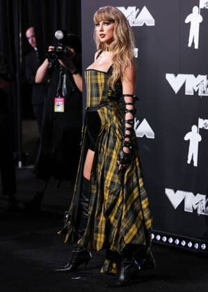 2024 MTV Video Music Awards - Arrivals ELMONT, NEW YORK, USA - SEPTEMBER 11: Taylor Swift wearing Dior arrives at the 2024 MTV Video Music Awards held at UBS Arena on September 11, 2024 in Elmont, New York, United States., Credit:Xavier Collin Avalon United States, New York, Elmont, UBS Arena  Copyright: xXavierxCollinx xAvalonx PHT_MTV_VMA_907008564