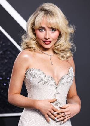 2024 MTV Video Music Awards - Arrivals ELMONT, NEW YORK, USA - SEPTEMBER 11: Sabrina Carpenter wearing a vintage Bob Mackie dress from Tab Vintage arrives at the 2024 MTV Video Music Awards held at UBS Arena on September 11, 2024 in Elmont, New York, United States., Credit:Xavier Collin Avalon United States, New York, Elmont, UBS Arena  Copyright: xXavierxCollinx xAvalonx 0907006951