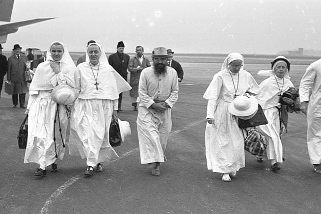 Ancestor : RETOUR DES RÉFUGIÉS DU CONGO 1964- CRISE CONGOLAISE RETOUR DE RAPATRIÉS -RETOUR DE STANLEYVILLE ET PAULIS - religieux -missionaires Brussels Belgium  Copyright: xx