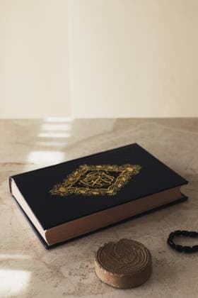 Ramadan Konzept mit blauem Koran. Foto mit hoher Auflösung Ramadan concept with blue quran. High resolution photo Copyright: imageBROKER OleksandrxLatkun ibxole09446271.jpg