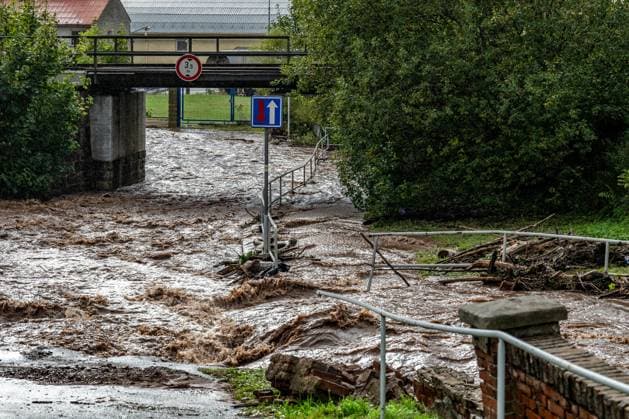 News Themen der Woche KW37 News Bilder des Tages Flooded Stenava River during heavy rains in Broumov, Czech Republic, on September 15, 2024. (CTKxPhoto DavidxTanecek) CTKPhotoP2024091506103  CTKPhotoP2024091506103