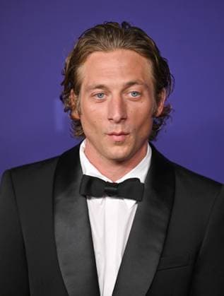 Jeremy Allen arrives for the 76th annual Primetime Emmy Awards at the Peacock Theater in Los Angeles on Sunday, September 15, 2024.  LAP202409150659 CHRISxCHEW