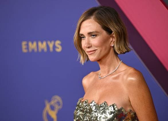 Kristen Wiig arrives for the 76th annual Primetime Emmy Awards at the Peacock Theater in Los Angeles on Sunday, September 15, 2024.  LAP202409150688 CHRISxCHEW