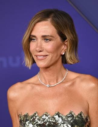 Kristen Wiig arrives for the 76th annual Primetime Emmy Awards at the Peacock Theater in Los Angeles on Sunday, September 15, 2024.  LAP202409150691 CHRISxCHEW