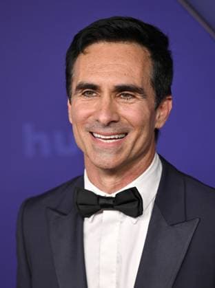 Néstor Carbonell arrives for the 76th annual Primetime Emmy Awards at the Peacock Theater in Los Angeles on Sunday, September 15, 2024.  LAP202409150764 CHRISxCHEW
