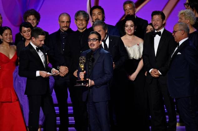 Justin Marks and Hiroyuki Sanada (C), along with cast and crew, accept the Outstanding Drama Series award for Sh?gun onstage during the 76th annual Primetime Emmy Awards at the Peacock Theater in Los Angeles on Sunday, September 15, 2024.  LAP20240915204 JIMxRUYMEN