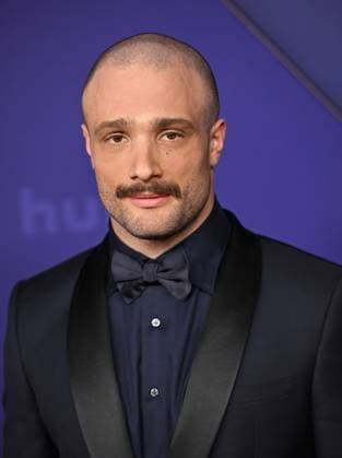Cosmo Jarvis arrives for the 76th annual Primetime Emmy Awards at the Peacock Theater in Los Angeles on Sunday, September 15, 2024.  LAP202409150863 CHRISxCHEW