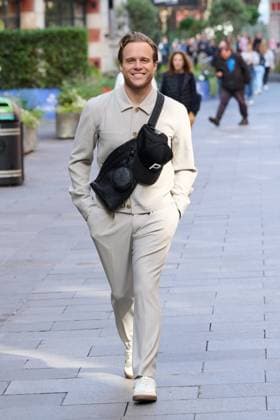 Olly Murs pictured leaving the Global Radio Studios, London, UK Olly Murs pictured leaving the Global Radio Studios, Leicester Square, London, Credit:Alan D West Avalon UK, London, Leicester Square  Copyright: xAlanxDxWestx xAvalonx 0908202715
