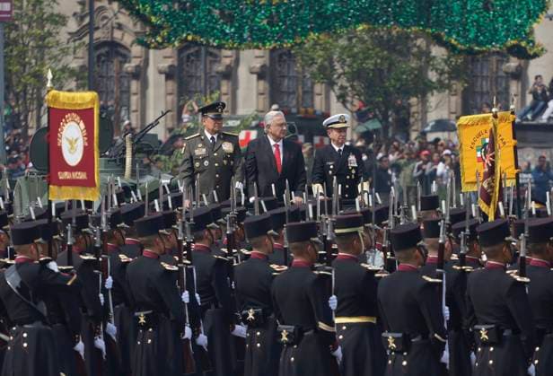 Mexiko, Militärparade zum Unabhängigkeitstag in Mexiko-Stadt Military Civic Parade On The Occasion Of The 214th Anniversary Of The Independence Of Mexico Andres Manuel Lopez Obrador, President of Mexico, is accompanied by General Luis Cresencio Sandoval Gonzalez and Admiral Jose Rafael Ojeda during the Military Civic Parade in the Zocalo in Mexico City, Mexico, on September 16, 2024, on the occasion of the 214th Anniversary of the Independence of Mexico. Mexico City Mexico City Mexico  Copyright: xGerardoxVieyrax originalFilename: vieyra-notitle240916_npKZc.jpg