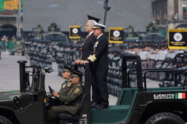 Mexiko, Militärparade zum Unabhängigkeitstag in Mexiko-Stadt Military Civic Parade On The Occasion Of The 214th Anniversary Of The Independence Of Mexico Andres Manuel Lopez Obrador, President of Mexico, is accompanied by General Luis Cresencio Sandoval Gonzalez and Admiral Jose Rafael Ojeda during the Military Civic Parade in the Zocalo in Mexico City, Mexico, on September 16, 2024, on the occasion of the 214th Anniversary of the Independence of Mexico. Mexico City Mexico City Mexico  Copyright: xGerardoxVieyrax originalFilename: vieyra-notitle240916_npP5m.jpg