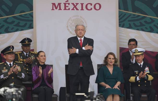 Mexiko, Militärparade zum Unabhängigkeitstag in Mexiko-Stadt Military Civic Parade On The Occasion Of The 214th Anniversary Of The Independence Of Mexico Andres Manuel Lopez Obrador, President of Mexico, participates in the Military Civic Parade in Mexico City s Zocalo in Mexico City, Mexico, on September 16, 2024, on the occasion of the 214th Anniversary of Mexico s Independence. Mexico City Mexico City Mexico  Copyright: xGerardoxVieyrax originalFilename: vieyra-notitle240916_npTOO.jpg