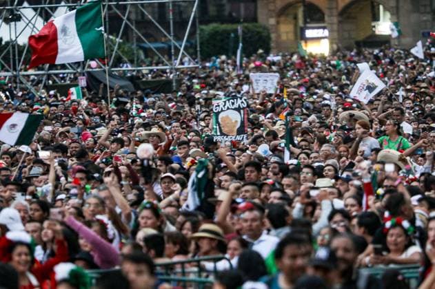214th Commemoration of Mexico s Independence Day Hundred of people attending at Zocalo in the main square to listen Mexican President Lopez Obrador shout the 214th Anniversary of Mexico s Independence Day. on September 15, 2024 in Mexico City, Mexico. Mexico City CDMX Mexico Copyright: xIanxRoblesx