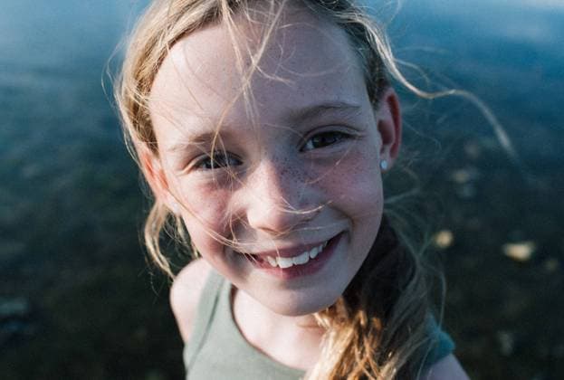 Creative Highlights Symbolfotos close up portrait of a girl with freckles at the beach Bastad, Skane County, Sweden CR_RABE240917A-1495127-01 ,model released, Symbolfoto