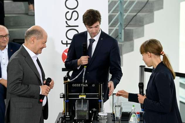 Olaf Scholz at the reception for the winners of the 59th Federal Youth Research Competition at the Federal Chancellery Berlin, 18 09 2024 Foto:xF.xKernx xFuturexImagex scholz_jugend_4904