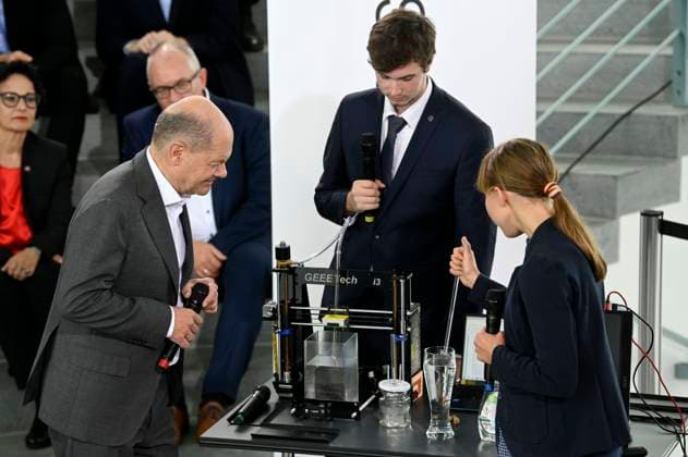 Olaf Scholz at the reception for the winners of the 59th Federal Youth Research Competition at the Federal Chancellery Berlin, 18 09 2024 Foto:xF.xKernx xFuturexImagex scholz_jugend_4907