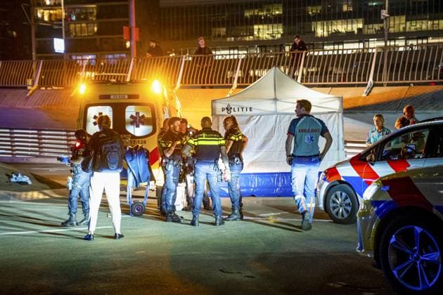 News Themen der Woche KW38 News Bilder des Tages ROTTERDAM - Emergency workers at a stabbing incident in which one person was killed and another seriously injured. The incident happened near the Erasmus Bridge. ANP MEDIATV netherlands out - belgium out  Copyright: xx x508875843x originalFilename: 508875843.jpg