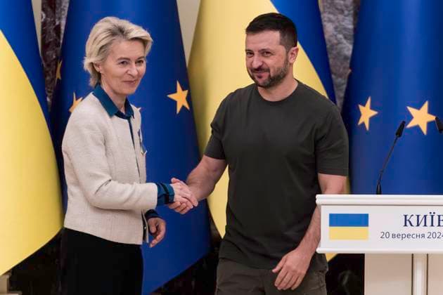 News Themen der Woche KW38 News Bilder des Tages Ukrainian President Volodymyr Zelenskiy And European Commission President Ursula Von Der Leyen Attend A Joint Press Conference In Kyiv European Commission President Ursula Von Der Leyen shakes hands with Ukrainian President Volodymyr Zelenskiy after a joint press conference in Kyiv, Ukraine, on September 20, 2024. Kyiv Ukraine  Copyright: xMaxymxMarusenkox originalFilename: musiienko-notitle240920_npOWu.jpg