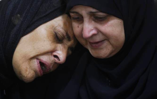 News Themen der Woche KW38 News Bilder des Tages Relatives of the deceased mourn by their shrouded bodies after the victims of an Israeli attack on Faram household are brought to Al Awda Hospital Relatives of the deceased mourn by their shrouded bodies after the victims of an Israeli attack on Faram household are brought to Al Awda Hospital in Nusairat camp, Gaza Strip, on September 20, 2024. Photo by Omar Ashtawy apaimages Nusairat Gaza Strip Palestinian Territory 200924_Nusairat_OSH_00(3) Copyright: xapaimagesxOmarxAshtawyx xapaimagesx