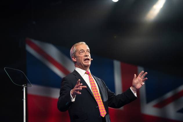News Themen der Woche KW38 News Bilder des Tages Reform UK 2024 Conference - Day One in Birmingham, UK - 20 Sept 2024 Nigel Farage MP seen addressing the crowd during the conference. The Reform UK party, led by the British politician Nigel Farage MP won five seats at the 2024 UK general election, and is now meeting in Birmingham for its 2024 party conference. Birmingham United Kingdom Copyright: xDavidxTramontanx xSOPAxImagesx DTRAMONTAN _8874