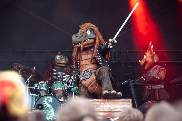 Entertainment Bilder des Tages Heavysaurus live beim 3. Antenne Thüringen Familien-Feiertag 2024 im Ernst-Abbe-Sportfeld vor der ad hoc Arena. Jena, 20.09.2024 *** Heavysaurus live at the 3 Antenne Thüringen Family Holiday 2024 in the Ernst Abbe sports field in front of the ad hoc Arena Jena, 20 09 2024 Foto:xM.xKremerx xFuturexImagex familienfeiertag_4906