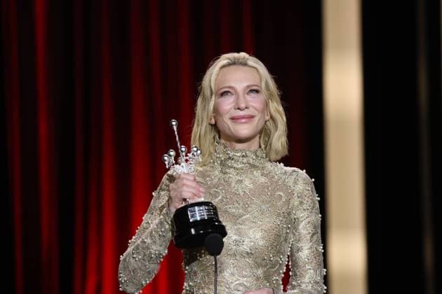 Entertainment Bilder des Tages Presentation of the Donostia Award to Cate Blanchett Actress Cate Blanchett receives the Donostia Award at the San Sebastian Film Festival, September 21, 2024, in San Sebastian, Guipuzcoa, Basque Country Spain Blanchett has received the Donostia Award while starring in the official poster of the 72nd edition of the Festival The Australian actress accumulates more than 200 recognitions and awards, including two Oscars, two Volpi Cups at the Venice Film Festival, four Bafta Awards and four Golden Globes, the honorary César and the International Goya in a career spanning more than three decades that combines auteur cinema with films aimed at the general public CATE BLANCHETT FAMOSOSOS DONOSTIA AWARD SAN SEBASTIAN FILM FESTIVAL Raú San Sebasti  Copyright: xRaulxTerrelx 6226621