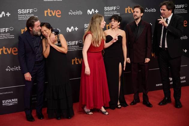 Donostia-San Sebastian, Basque Country, Spain. 22th Sep 2024. Film Festival. SSIFF 72. Antonio De La Torre (Actor), Valerie Delpierre (Executive Producer), Pilar Palomero (Director), Marina Guerola (Actress), Julian Lopez (Actor) and Fernando Bovaira (Producer) on the Kursaal red carpet at the photocall for the Spanish film Â Los destellos GlimmersÂ , part of the Official Selection of the 72nd edition of the San Sebastian International Film Festival Zinemaldia, in Donostia-San Sebastian on September 22, 2024. Credit : Inigo Alzugaray Cordon Press Cordon Press 