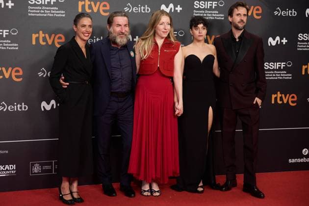 Donostia-San Sebastian, Basque Country, Spain. 22th Sep 2024. Film Festival. SSIFF 72. Patricia Lopez Arnaiz (Actress), Antonio De La Torre (Actor), Pilar Palomero (Director), Marina Guerola (Actress) and Julian Lopez (Actor) on the Kursaal red carpet at the photocall for the Spanish film Â Los destellos GlimmersÂ , part of the Official Selection of the 72nd edition of the San Sebastian International Film Festival Zinemaldia, in Donostia-San Sebastian on September 22, 2024. Credit : Inigo Alzugaray Cordon Press Cordon Press 