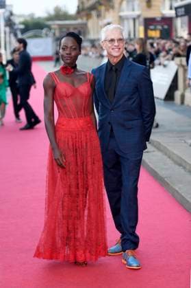 Lupita Nyong o and Chris Sanders at the premiere of the animated film The Wild Robot The Wild Robot at the 72nd San Sebastian International Film Festival Festival Internacional de Cine de San Sebastian at the Victoria Eugenia Theater San Sebastian, 22 09 2024 Foto:xC.xNiehausx xFuturexImagex robot_4956