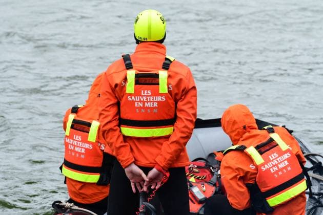 Sea Rescuers On A Boat Sea rescuers on a boat monitor the descent on the Saone of the Lyon Kayak in Lyon, France, on September 22, 2024. Lyon Rhone France  Copyright: xRomainxDoucelinx originalFilename: doucelin-searescu240922_npjwJ.jpg