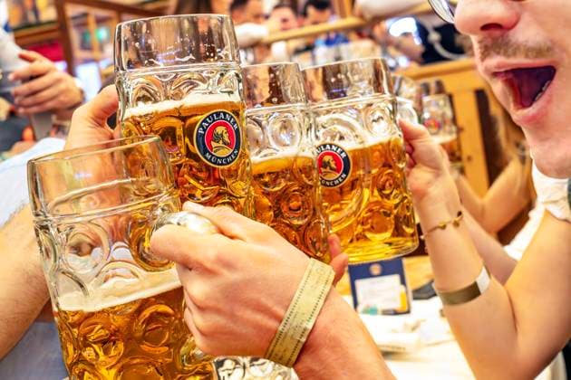 Oktoberfest visitors toast with their Maß of beer in the Paulaner tent, Oktoberfest, Munich, September 2024 Germany, Munich, September 2024, Oktoberfest visitors toast with their Maß of beer in the Paulaner tent, are thirsty, beer drinkers, beer mugs, beer price in the tent 15.10 euros, Oktoberfest, typical Bavarian, folk festival, Bavaria,