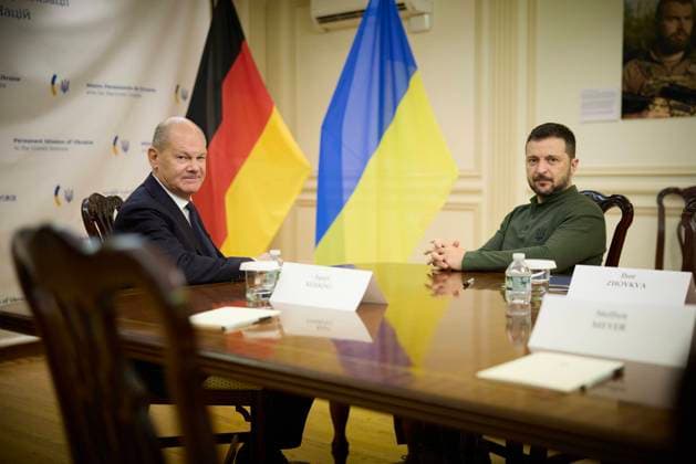 Bilder des Jahres 2024, News 09 September News Themen der Woche KW39 Working Visit of the President of Ukraine to the U.S. Praesident Wolodymyr Selenskyj am 23.09.2024 bei der UNO Vollversammlung in New York. Bilaterales Treffen mit Bundeskanzler Olaf SCHOLZ. Working Visit of the President of Ukraine to the U.S. Foto:The Presidential Office of Ukraine via SVEN SIMON Fotoagentur New York United States *** Working Visit of the President of Ukraine to the U S President Volodymyr Selenskyj on 23 09 2024 at the UN General Assembly in New York Bilateral meeting with Fede Poolfoto SvenSimon-ThePresidentialOfficeUkraine ,EDITORIAL USE ONLY