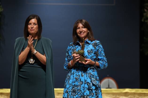 Anne Hidalgo receives the XIII Cortes de la Real Isla de León Award Cadiz The mayor of Paris, Anne Hidalgo, during the presentation of the XIII Cortes de la Real Isla de León Award in San Fernando, on September 24, 2024 in Cadiz Andalusia, Spain The Cortes de la Real Isla de León Award of 1810 recalls that San Fernando was the seat and cradle of parliamentarism and constitutionalism that currently govern the life of our country. It was born at the dawn of the commemoration of the Bicentennial of the Constitution of 1812 and symbolizes the values of the anniversary of Las Cortes, being awarded in the framework of the celebration of the historic September 24 24 24 SEPTEMBER 2024 Cadiz Andalucia Cadiz Andalucia Espana  Copyright: xNachoxFradex 6232569