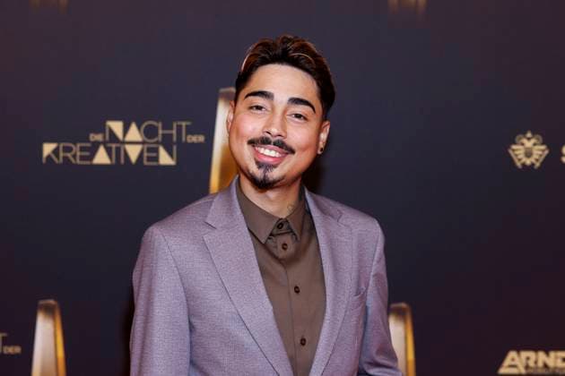 Comedian Tony Bauer at the Red Carpet at Die Nacht der Kreativen on the eve of the German Television Award 2024 in the Flora Cologne, 24 09 2024 NRW Germany Copyright: xChristophxHardtx