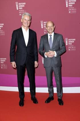 Presentation of the German Founder Award at the ZDF Hauptstadtstudio Eberhard Weiblen Chairman of the Management Board Porsche Consulting GmbH and Prof Dr Ulrich Reuter President of the DSGV DSGV de at the presentation of the German Founder Award at the ZDF Hauptstadtstudio in Berlin Copyright: xEventpressxTimmx