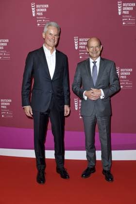 Presentation of the German Founder Award at the ZDF Hauptstadtstudio Eberhard Weiblen Chairman of the Management Board Porsche Consulting GmbH and Prof Dr Ulrich Reuter President of the DSGV DSGV de at the presentation of the German Founder Award at the ZDF Hauptstadtstudio in Berlin Copyright: xEventpressxTimmx