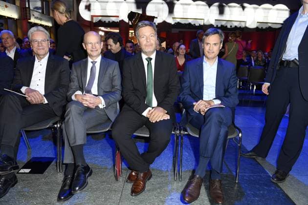 Presentation of the German Founder Award in the ZDF Capital Studio Andreas Haffner Board Member for Human Resources and Social Affairs at Porsche AG , Prof Dr Ulrich Reuter President of the DSGV DSGV de , Robert Habeck and Dr Norbert Himmler Director General of ZDF at the presentation of the German Founder Award in the ZDF Capital Studio in Berlin Copyright: xEventpressxTimmx