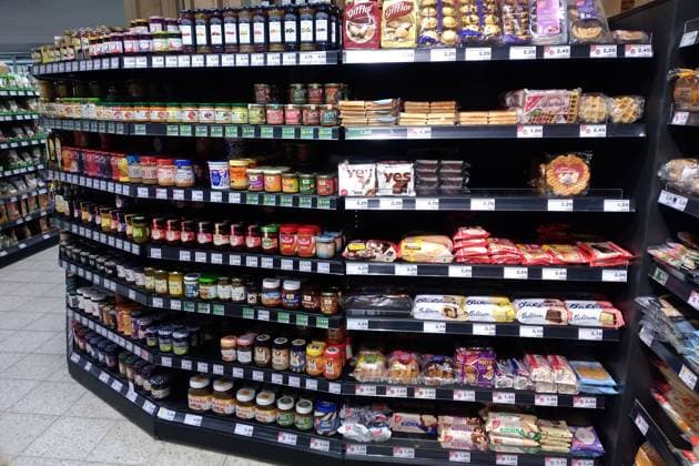 Regal im Supermarkt Marmelade Gebaeck Brotaufstrich Nutella Shelves in the supermarket Penny Regal im Supermarkt *** Shelf in the supermarket Marmalade Pastries Spread Nutella Shelves in the supermarket Penny Shelf in the supermarket 