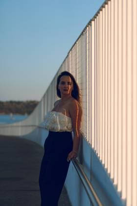 Creative Highlights Symbolfotos Portrait of woman posing at the bridge on sunset with shadows. Lisbon, Lisbon, Portugal CR_YUKI240923-1545445-01 ,model released, Symbolfoto