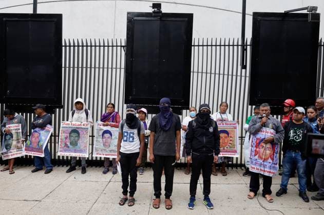 Mothers And Fathers Of The 43 Ayotzinapa Students March 10 Years After Their Disappearance Mothers and fathers of the 43 missing students from Ayotzinapa and their companions demonstrate outside the Senate of the Republic in Mexico City, Mexico, on September 24, 2024, to demand justice and punishment for those responsible for the disappearance of their companions almost 10 years after the events that occur in Iguala, Guerrero state. Mexico City Mexico City Mexico  Copyright: xGerardoxVieyrax originalFilename: vieyra-notitle240924_npWAx.jpg