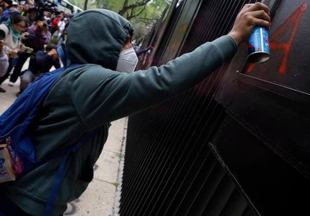 Mothers And Fathers Of The 43 Ayotzinapa Students March 10 Years After Their Disappearance The 43 missing students of Ayotzinapa paint graffiti outside the Senate of the Republic in Mexico City, Mexico, on September 24, 2024, to demand justice and punishment for those responsible for the disappearance of their comrades almost 10 years after the events in Iguala, Guerrero. Mexico City Mexico City Mexico  Copyright: xGerardoxVieyrax originalFilename: vieyra-notitle240924_npU3a.jpg