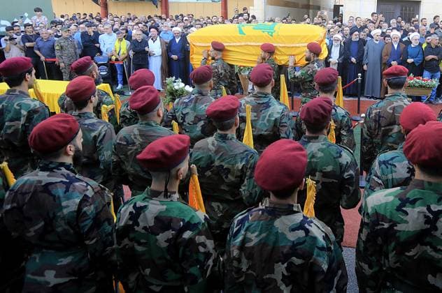 Bilder des Jahres 2024, News 09 September News Themen der Woche KW39 (240925) -- BEIRUT, Sept. 25, 2024 -- People attend a funeral for Hezbollah commander Ibrahim Muhammad Qubaisi, who was killed by Israel in a warplane raid, in Beirut, Lebanon, on Sept. 25, 2024. ) LEBANON-BEIRUT-HEZBOLLAH COMMANDER-FUNERAL BilalxJawich 
