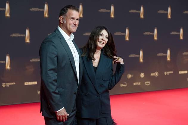 Iris BERBEN, Actress, with partner Heiko KIESOW, Red Carpet, Red Carpet Show, Arrival, German Television Award Ceremony, The German Television Award 2024, German Television Award 2024 at MMC Studios Cologne, on 25 09 2024