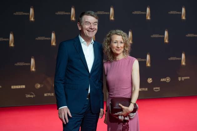 Joerg SCHOENENBORN, Jörg Schönenborn, WDR Program Director, with wife Jona TEICHMANN, Red Carpet, Red Carpet Show, Arrival, German Television Award Ceremony, The German Television Award 2024, German Television Award 2024 at the MMC Studios Cologne, on 25 09 2024