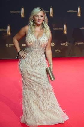Evelyn BURDECKI, Presenter, Red Carpet, Red Carpet Show, Arrival, arrival, German Television Award Ceremony, The German Television Award 2024, German Television Award 2024 at the MMC Studios Cologne, on 25 09 2024