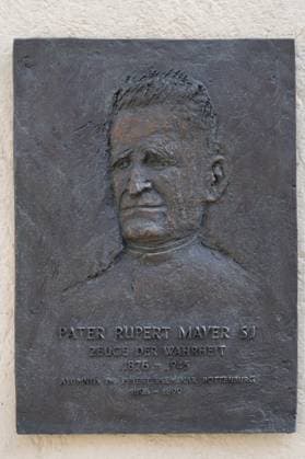 Gedenkplatte an Pater Rupert Mayserr, 1876-1945, deutscher Jesuit, gehörte zum katholischen Widerstand gegen den Nationalsozialismus, Rottenburg, Baden-Württemberg, Deutschland, Europa Memorial plaque to Father Rupert Mayserr, 1876-1945, German Jesuit, member of the Catholic resistance against National Socialism, Rottenburg, Baden-Württemberg, Germany, Europe Copyright: imageBROKER HelmutxMeyerxzurxCap ibxmzc11432656.jpg
