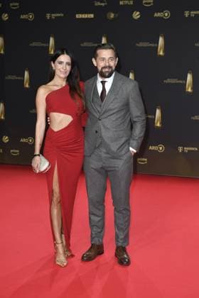 German Television Award 2024 Klaas Heufer Umlauf with Ms. Doris Golpashin at the German Television Award 2024 in the MMC Studios in Cologne Copyright: xEventpressxTimmx