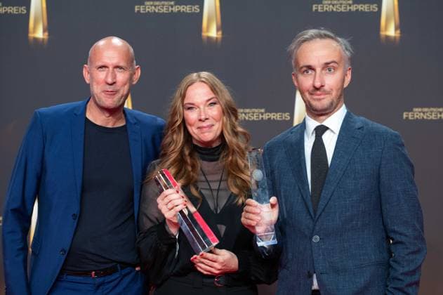 Jan BOEHMERMANN, Böhmermann, right, presenter, and team, award winner best entertainment show, presentation of the German Television Award, The German Television Award 2024, German Television Award 2024 at the MMC Studios Cologne, on 25 09 2024