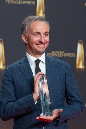 Jan BOEHMERMANN, Böhmermann, presenter, award winner best entertainment show, presentation of the German Television Award, The German Television Award 2024, German Television Award 2024 at the MMC Studios Cologne, on 25 09 2024